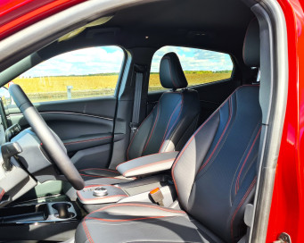 Ford Mustang Mach-e red elbil interior | Bilscenen Esbjerg | Autoriseret Kia & Hyundai værksted