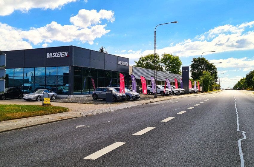 Butikken set udefra 3 | Bilscenen Esbjerg | Autoriseret Kia & Hyundai værksted