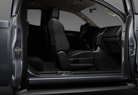 Isuzu D-Max extended side doors pick-up truck | Bilscenen Esbjerg | Autoriseret Kia & Hyundai værksted