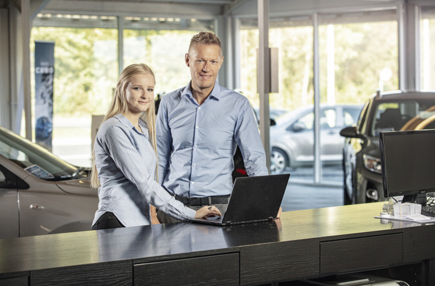 Ansatte butik rådgiver biler sælger bil | Bilscenen Esbjerg | Autoriseret Kia & Hyundai værksted