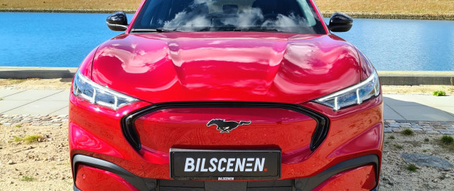 Ford Mustang Mach-e red elbil front 4| Bilscenen Esbjerg | Autoriseret Kia & Hyundai værksted