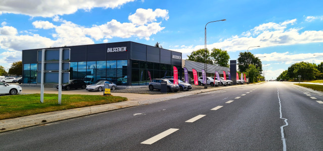 Butik set udefra vej biler | Bilscenen Esbjerg | Autoriseret Kia & Hyundai værksted