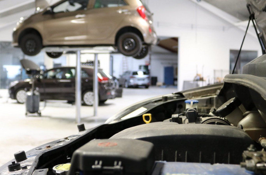 Værksted mekaniker automekaniker 2 | Bilscenen Esbjerg | Autoriseret Kia & Hyundai værksted